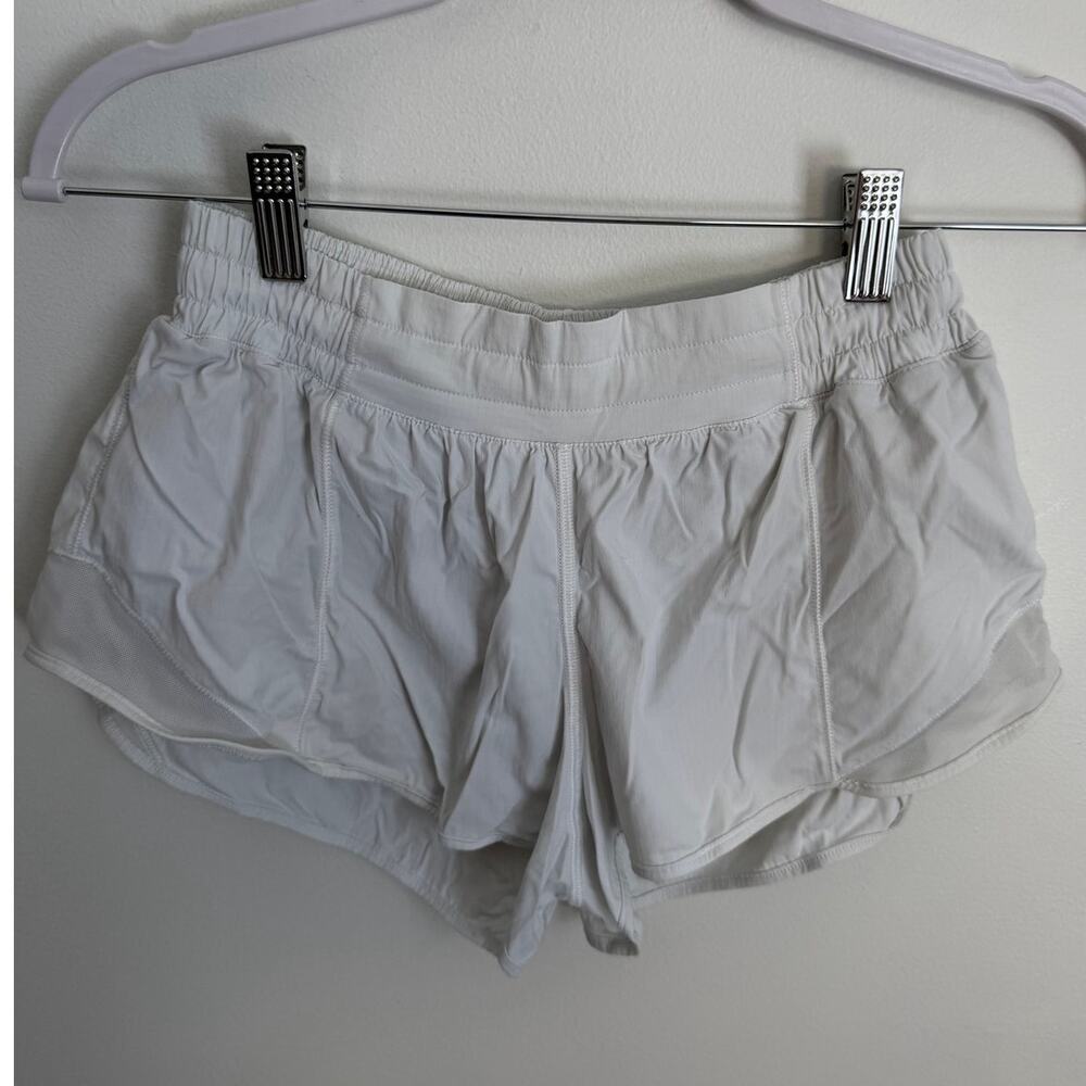 Lululemon Hotty Hot Short II 2.5" size 6